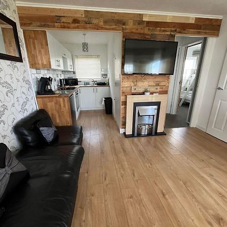 Signature, Scratby - Two Bed Chalet, Sleeps 7, Free Wi-Fi, Bed Linen And Towels Included, Pets Welcome And Onsite Entertainment Available Luaran gambar