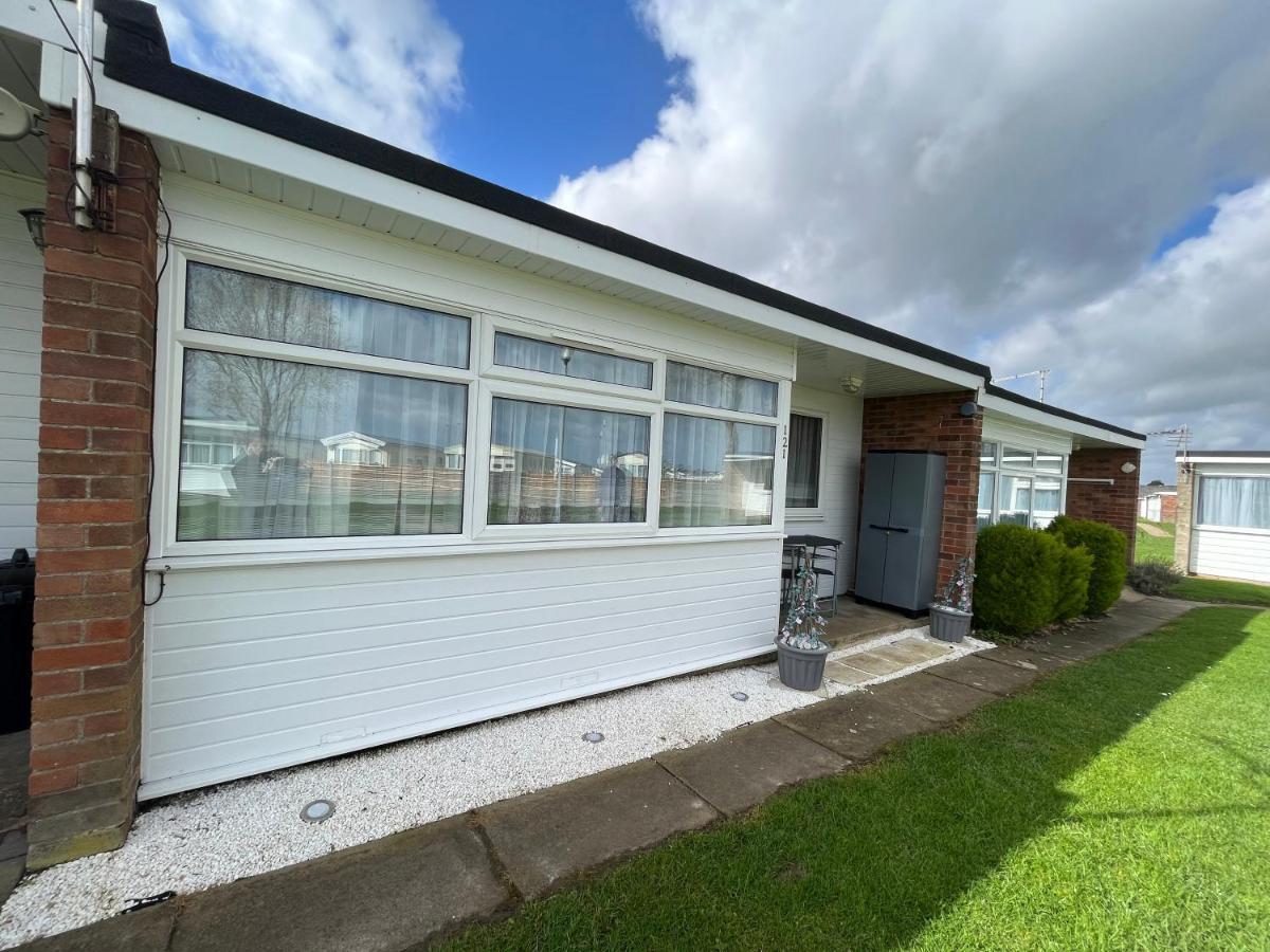 Signature, Scratby - Two Bed Chalet, Sleeps 7, Free Wi-Fi, Bed Linen And Towels Included, Pets Welcome And Onsite Entertainment Available Luaran gambar