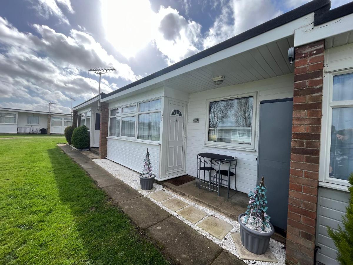 Signature, Scratby - Two Bed Chalet, Sleeps 7, Free Wi-Fi, Bed Linen And Towels Included, Pets Welcome And Onsite Entertainment Available Luaran gambar