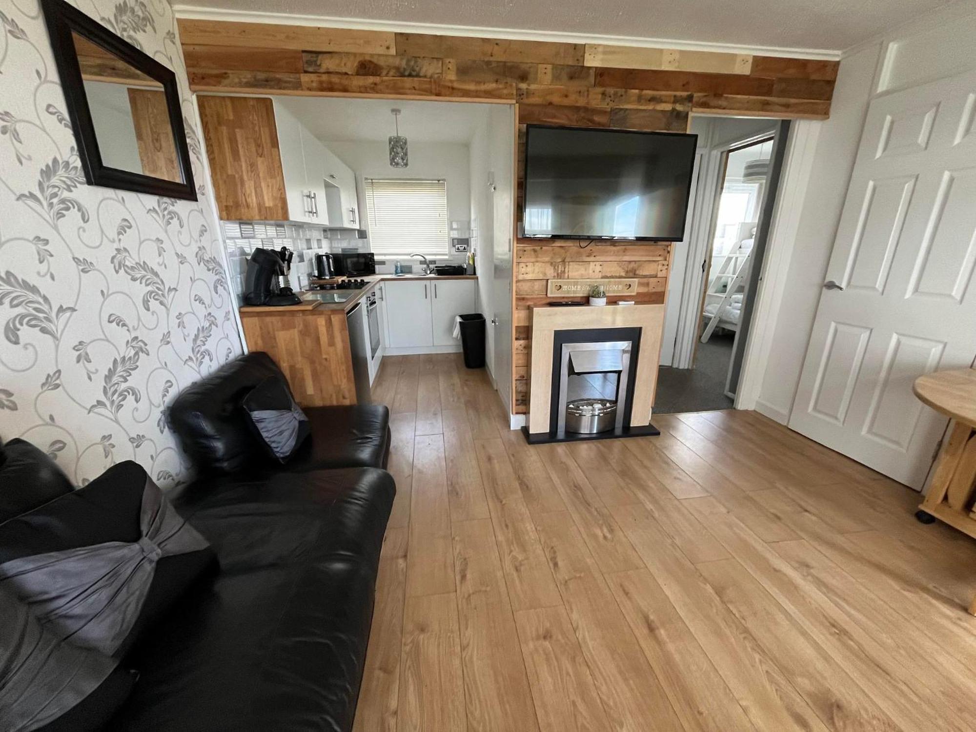 Signature, Scratby - Two Bed Chalet, Sleeps 7, Free Wi-Fi, Bed Linen And Towels Included, Pets Welcome And Onsite Entertainment Available Luaran gambar