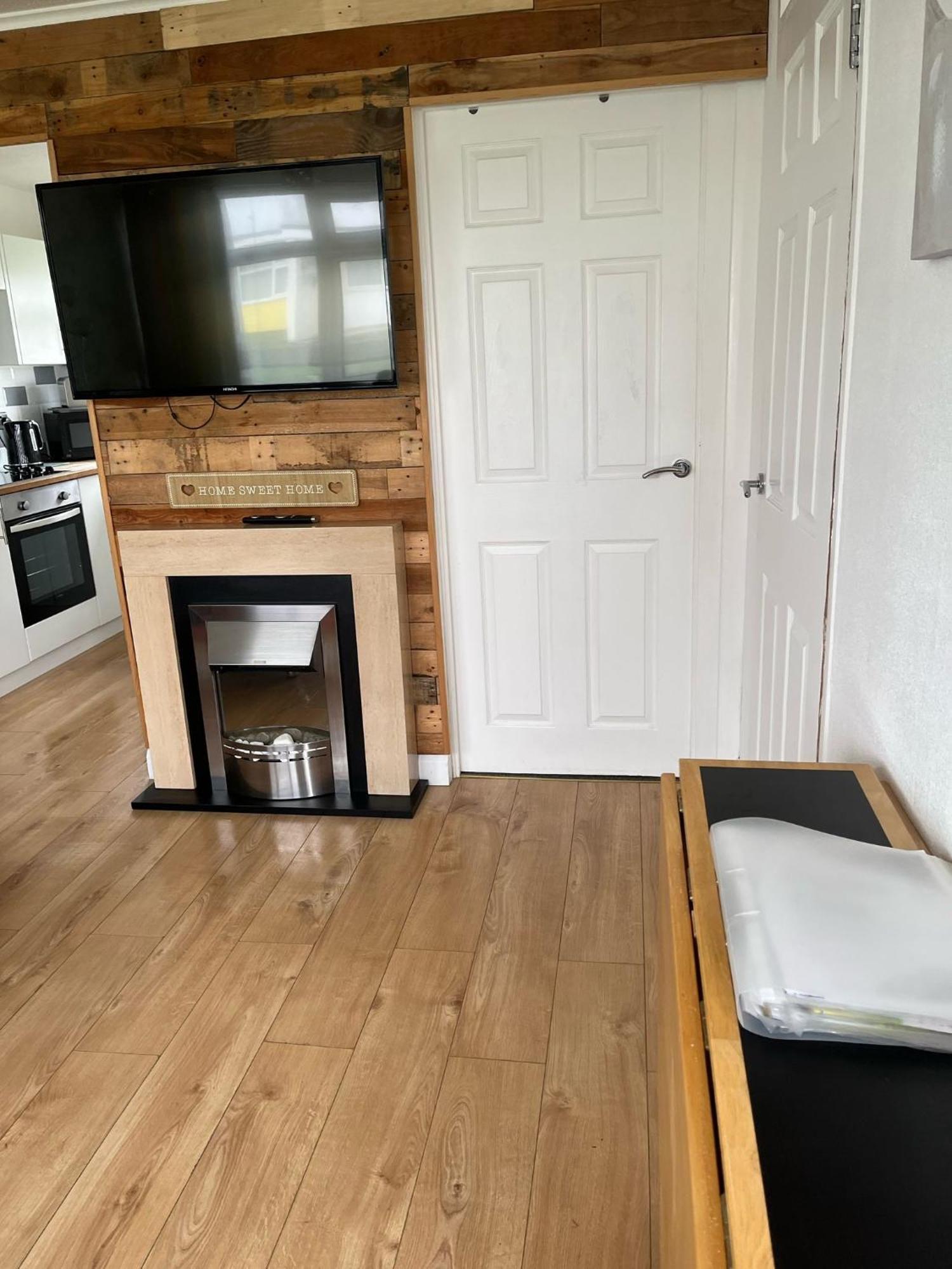 Signature, Scratby - Two Bed Chalet, Sleeps 7, Free Wi-Fi, Bed Linen And Towels Included, Pets Welcome And Onsite Entertainment Available Luaran gambar