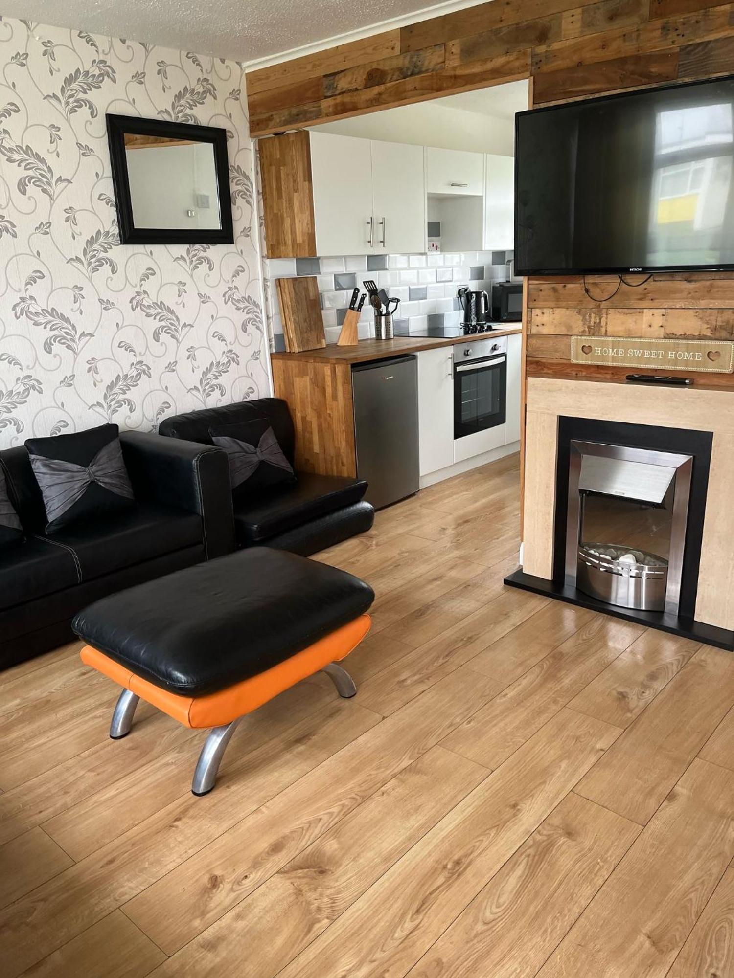 Signature, Scratby - Two Bed Chalet, Sleeps 7, Free Wi-Fi, Bed Linen And Towels Included, Pets Welcome And Onsite Entertainment Available Luaran gambar