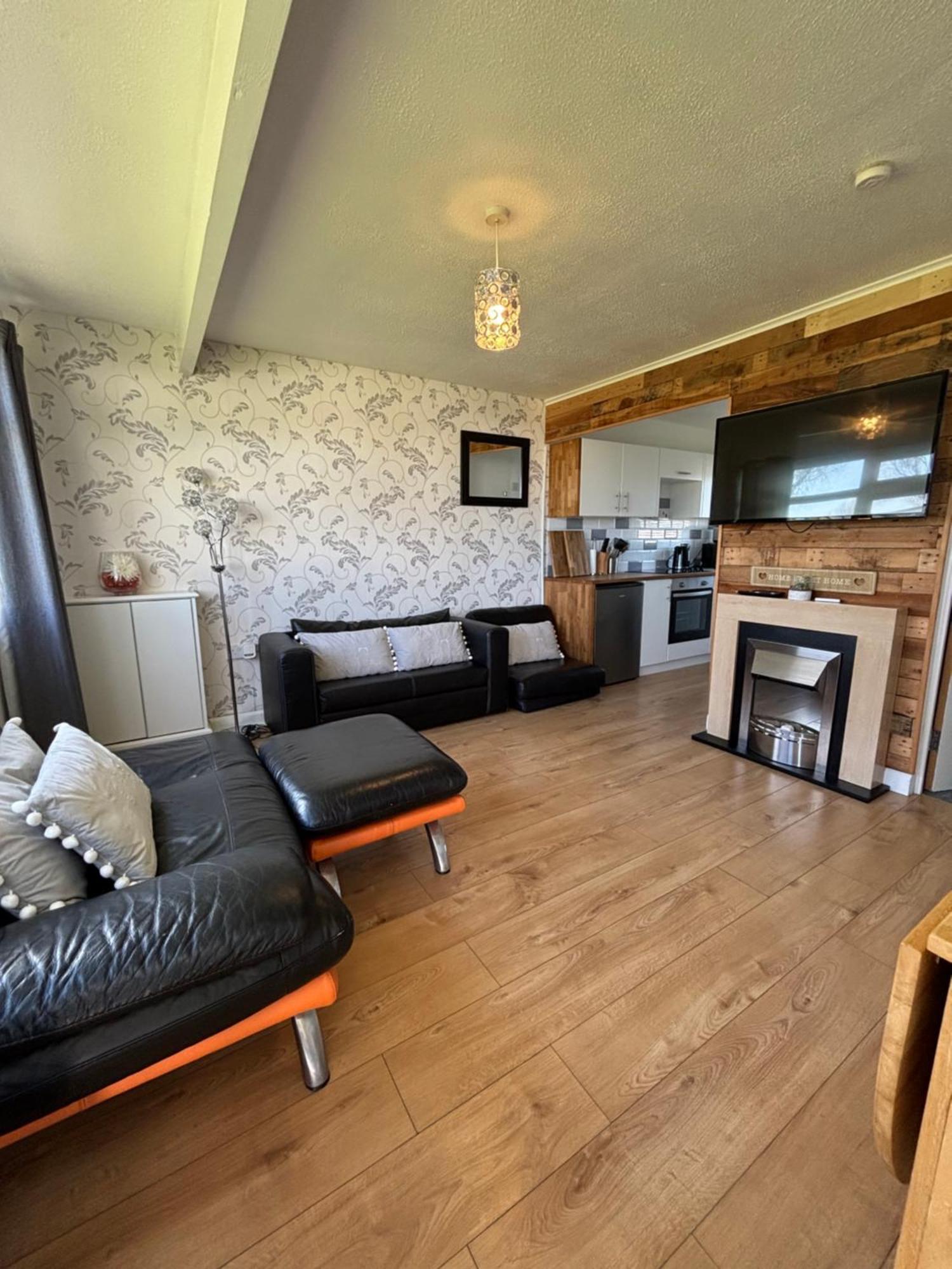 Signature, Scratby - Two Bed Chalet, Sleeps 7, Free Wi-Fi, Bed Linen And Towels Included, Pets Welcome And Onsite Entertainment Available Luaran gambar